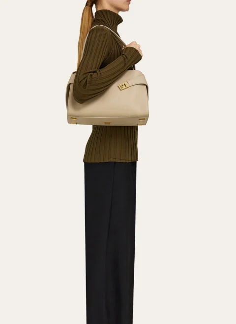 Чанта 'Hug Soft' Ferragamo — снимка 7