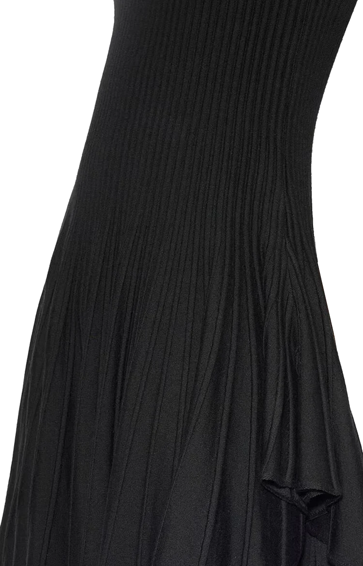 Sculpting Pointed Dress in Black — снимка 2
