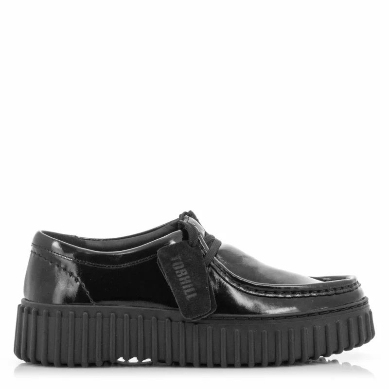 Дамски Ежедневни CLARKS – 26179111 TORHILL BEE BLACK PAT