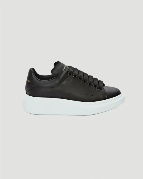 Oversized Sneakers in Black