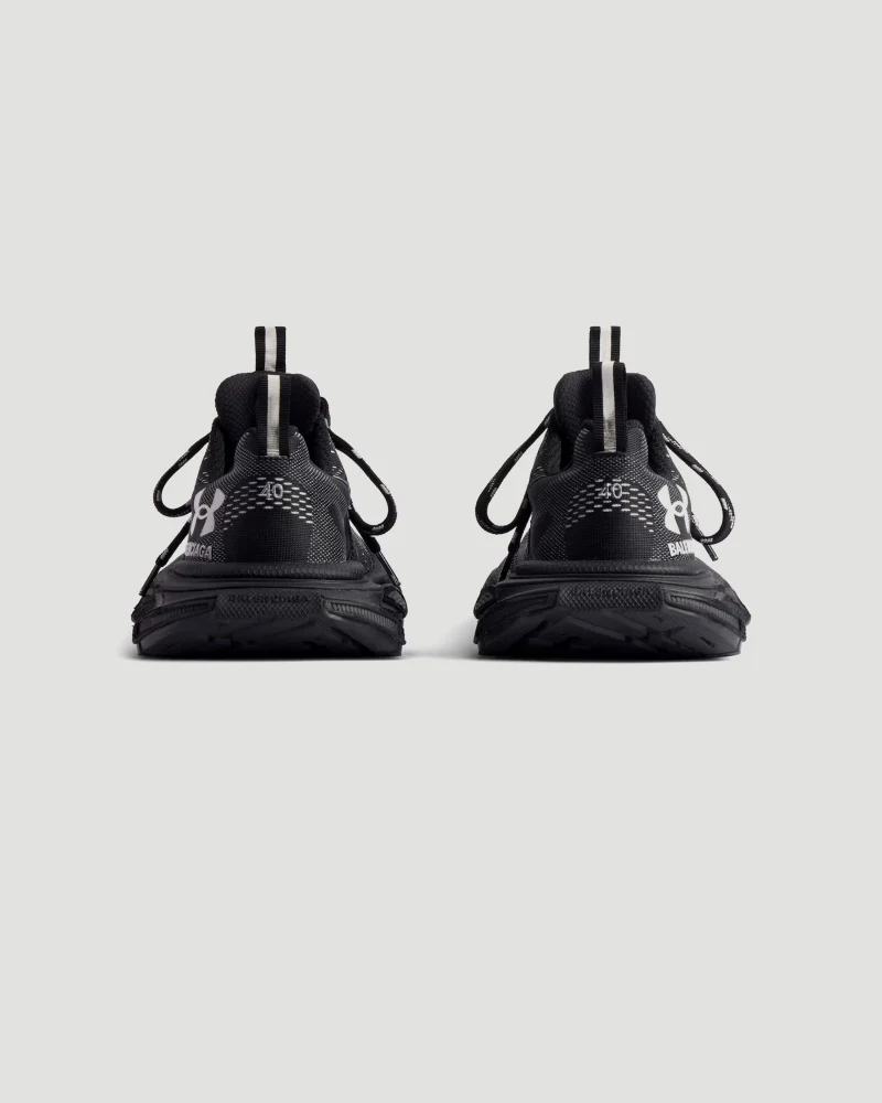 Under Armour® 3XL Knit Sneaker in Black and White — снимка 4