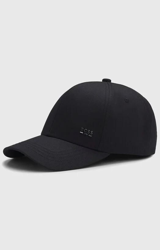 Черна шапка с козирка