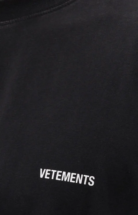 Oversized T-Shirt with Contrast Logo Print in Black — снимка 2