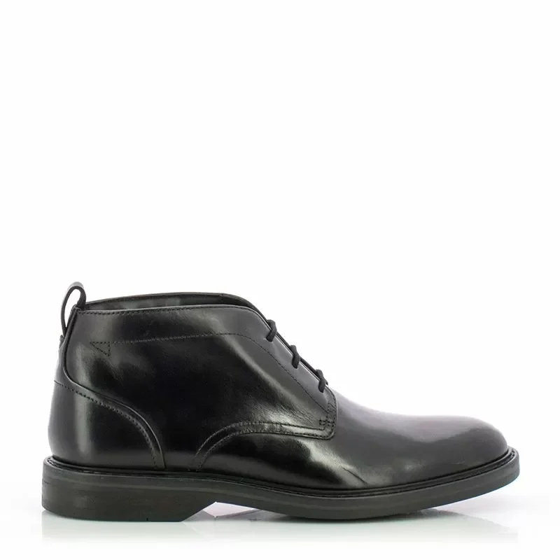 Мъжки Ежедневни Боти CLARKS – 26179683 ALDWIN CHUKKA BLACK LEATHER