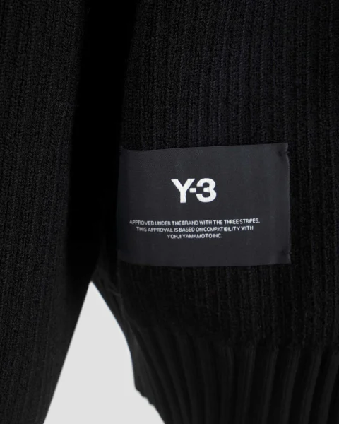 UT Knit Crew Sweatshirt in Black — снимка 4