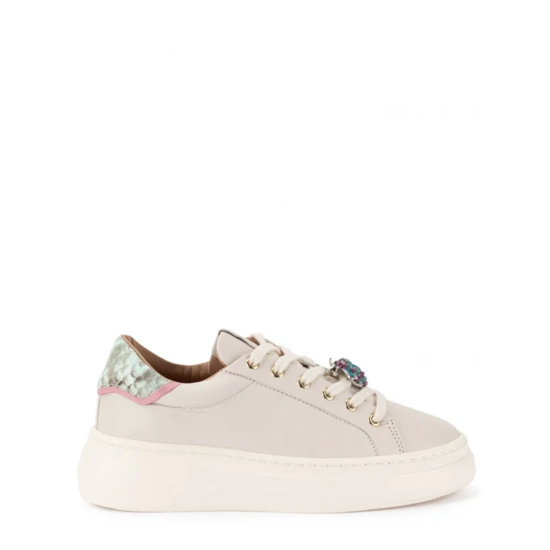 Дамски спортни обувки с брошка STOKTON