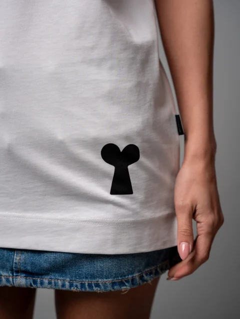 Бяла овърсайз тениска – Do not disturb love — снимка 5