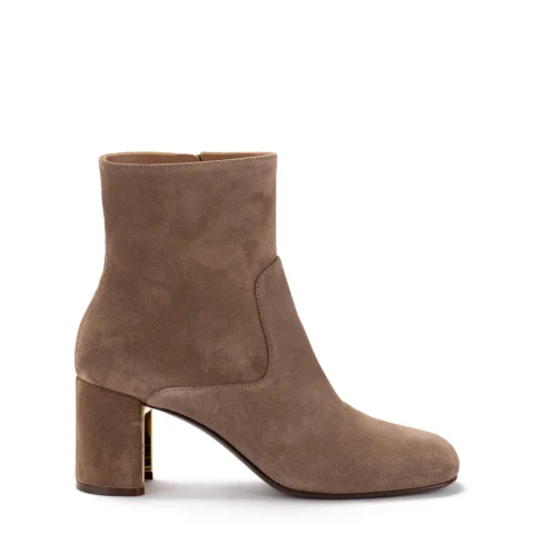 Дамски бежови боти Casadei