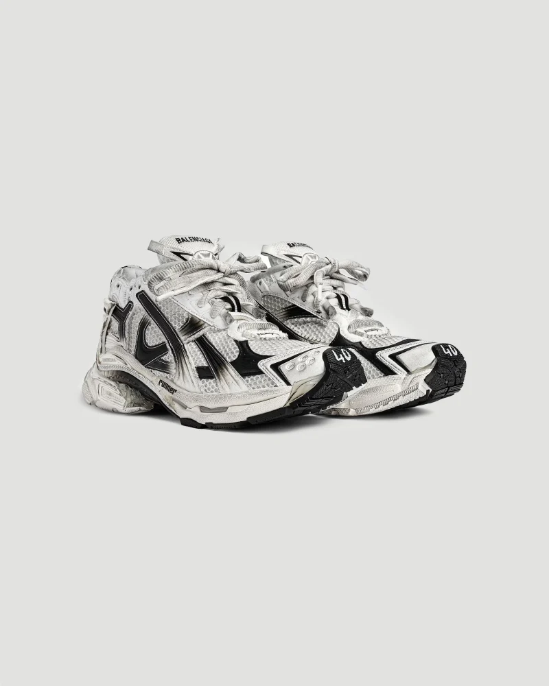 Runner Gradient Sneaker in White and Black — снимка 2