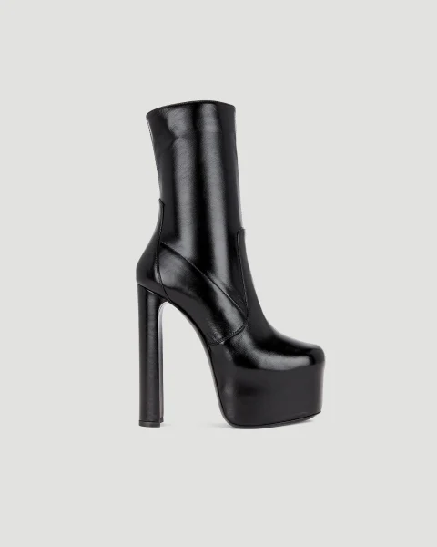 Boots in Patent Leather