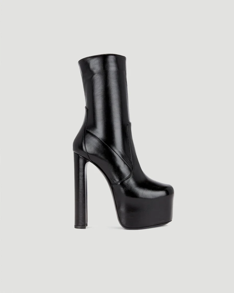 Boots in Patent Leather