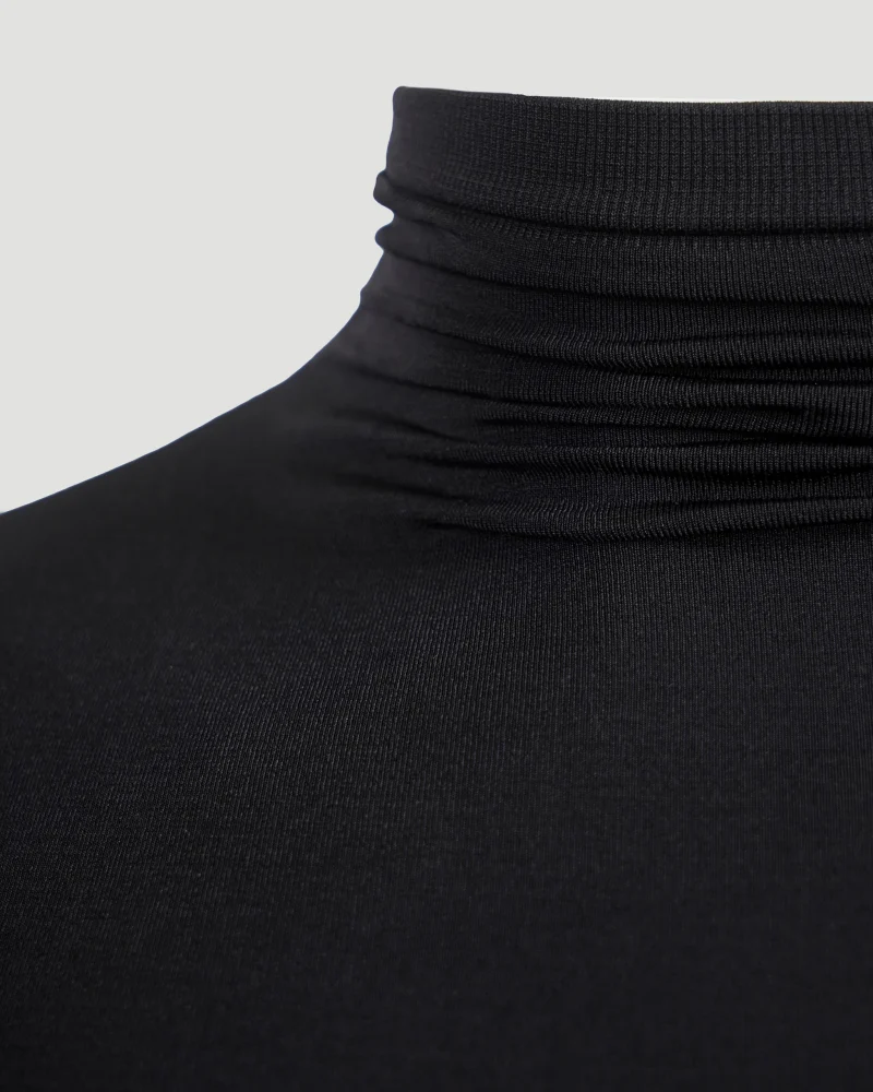 Cropped Turtleneck in Black — снимка 3