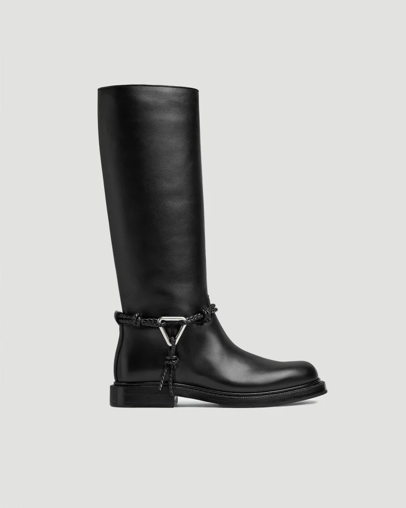 James Boot in Black