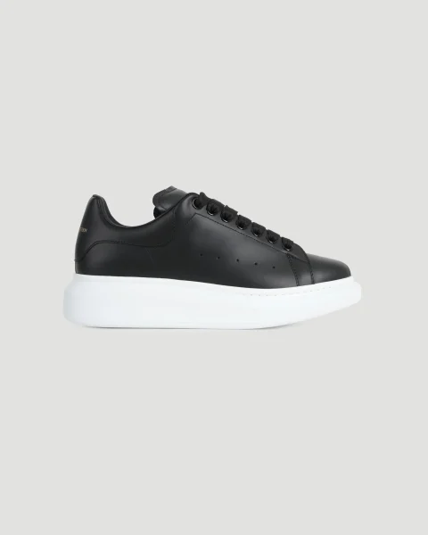 Oversized Sneaker in Black
