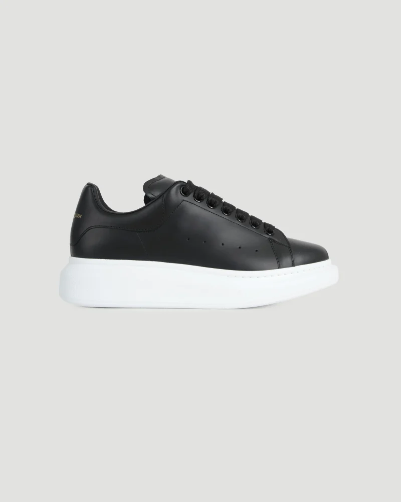 Oversized Sneaker in Black